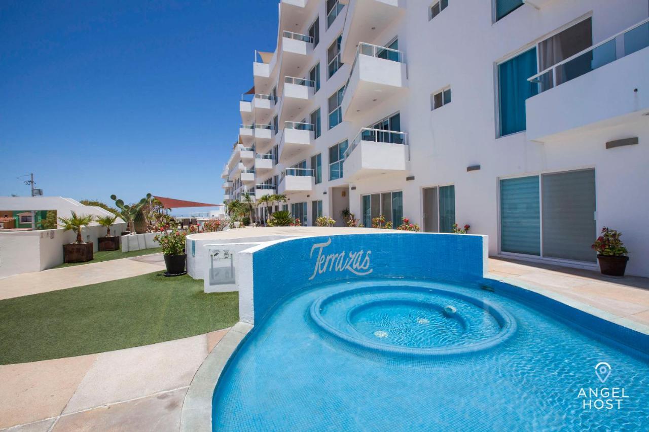 Hébergement de vacances Oceanview Living Space & Balcony With Fiberoptic Wifi!