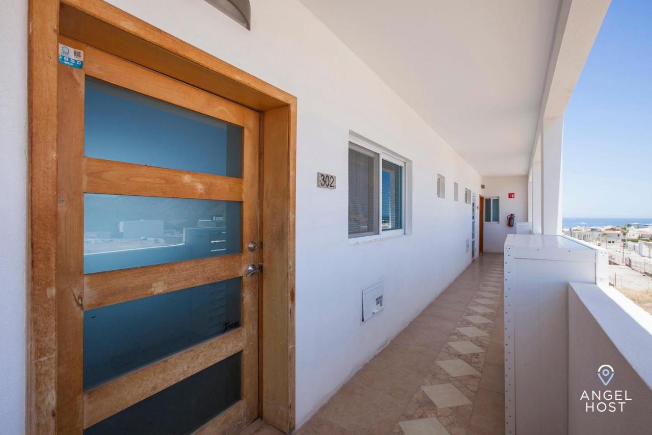 Oceanview Living Space & Balcony With Fiberoptic Wifi! La Paz