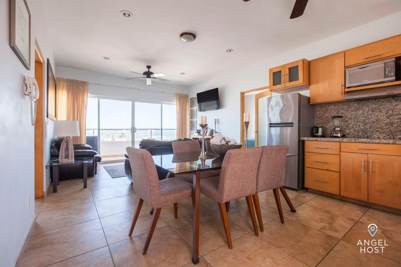 Hébergement de vacances Oceanview Living Space & Balcony With Fiberoptic Wifi!