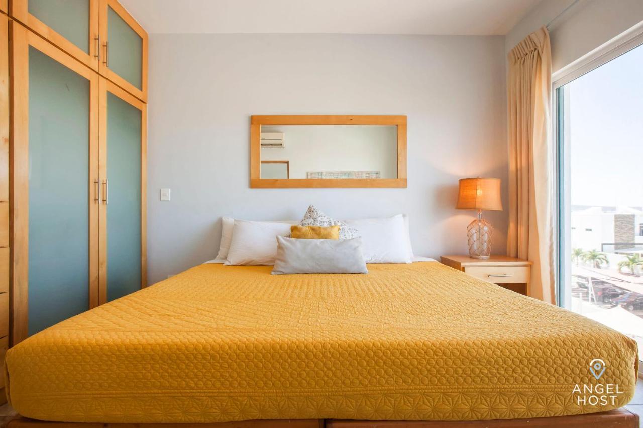 Hébergement de vacances Oceanview Living Space & Balcony With Fiberoptic Wifi! *