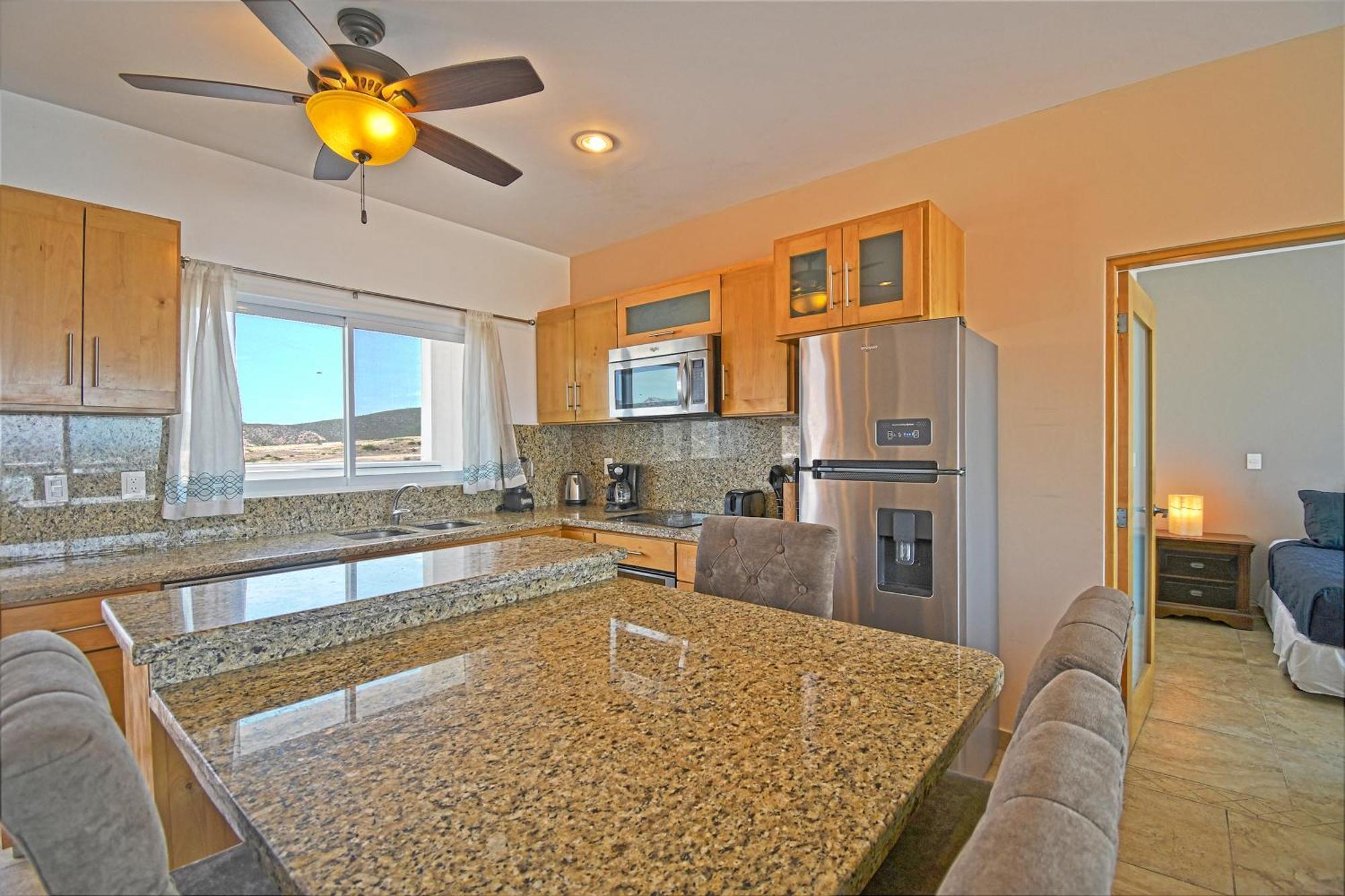 Hébergement de vacances Oceanview Living Space & Balcony With Fiberoptic Wifi!