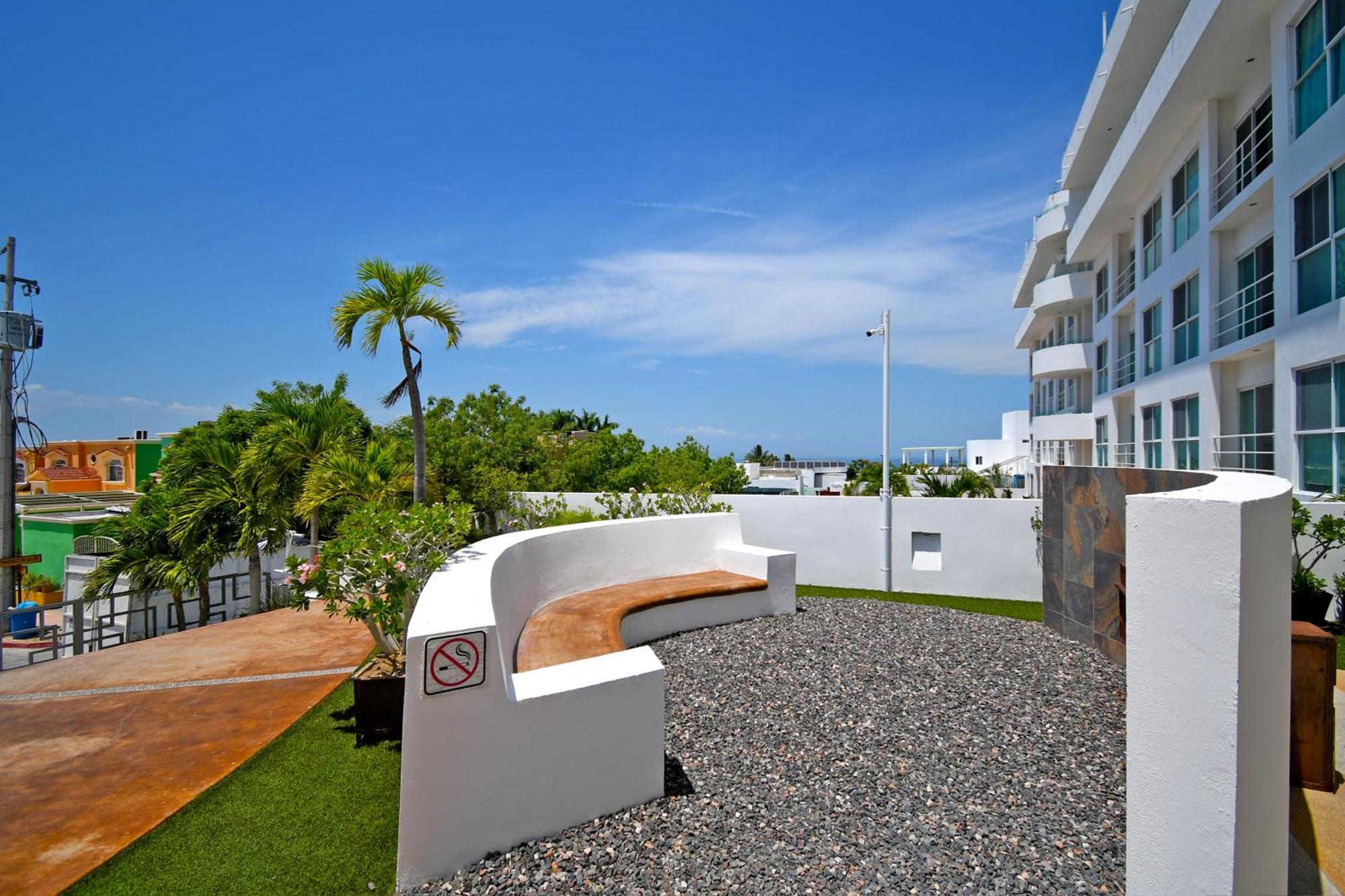 Oceanview Living Space & Balcony With Fiberoptic Wifi! Hébergement de vacances