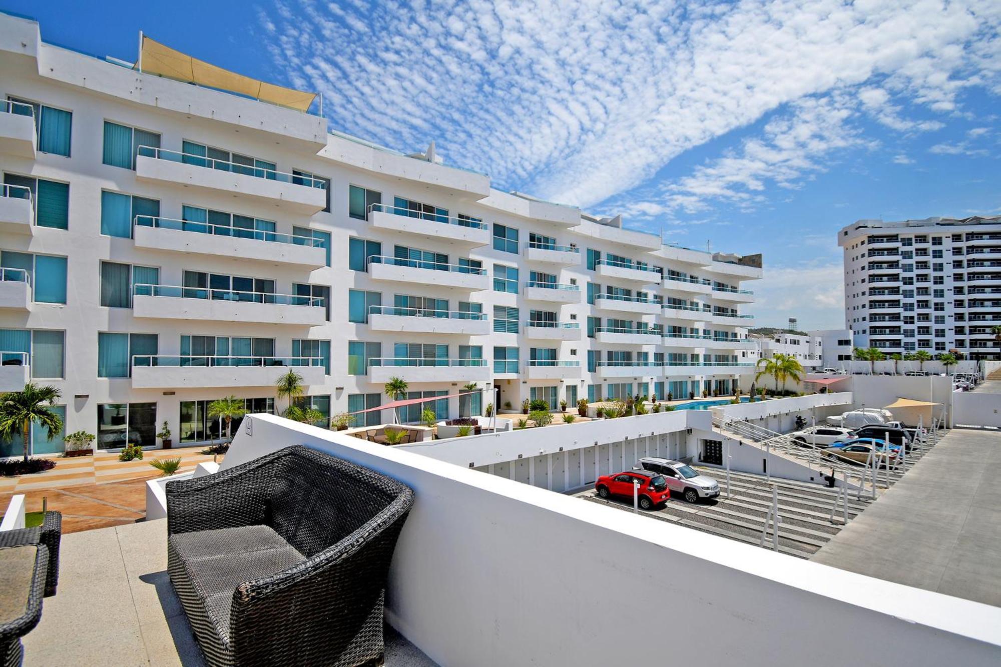 Oceanview Living Space & Balcony With Fiberoptic Wifi! Hébergement de vacances *
