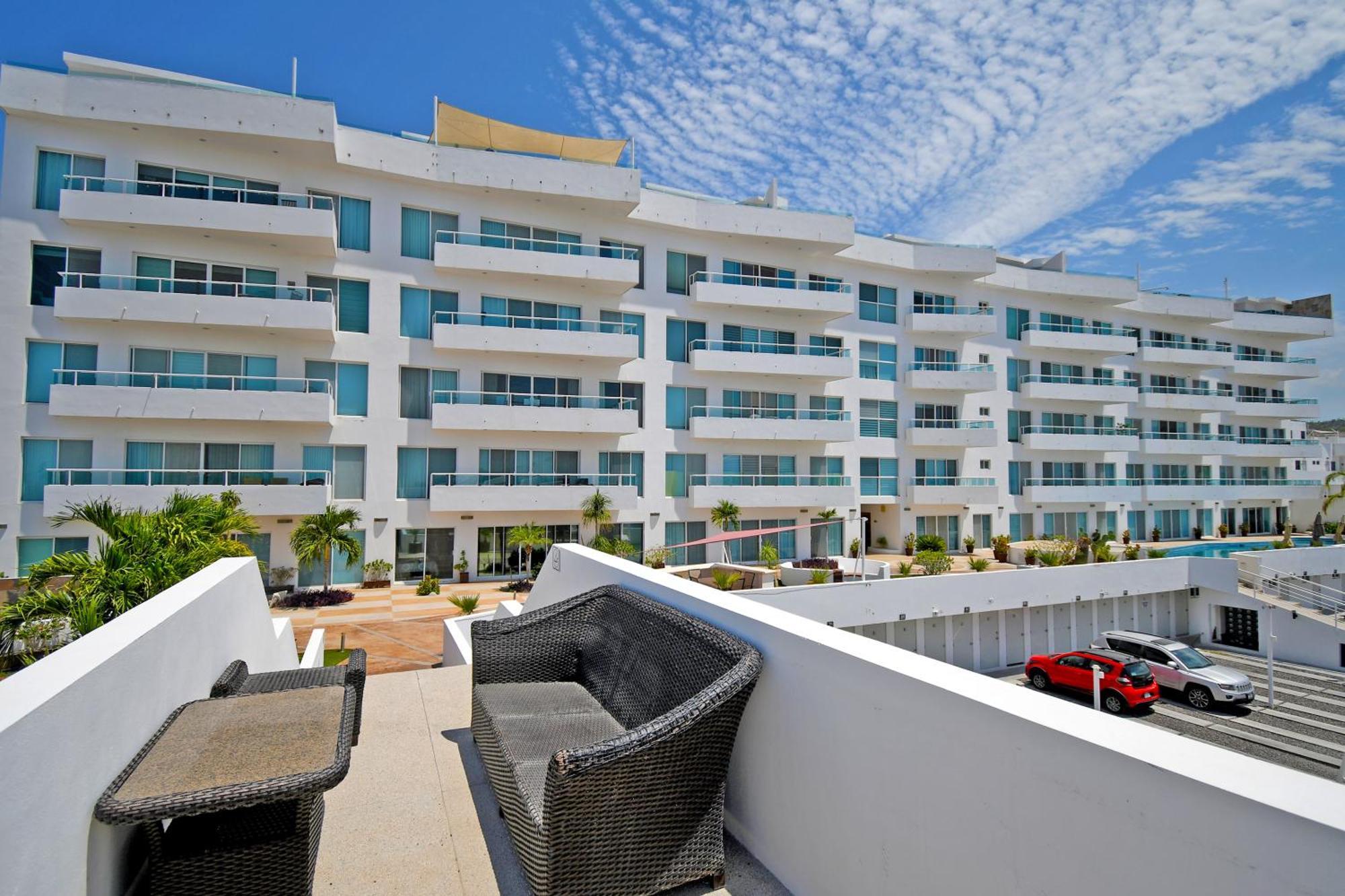 Oceanview Living Space & Balcony With Fiberoptic Wifi! * La Paz