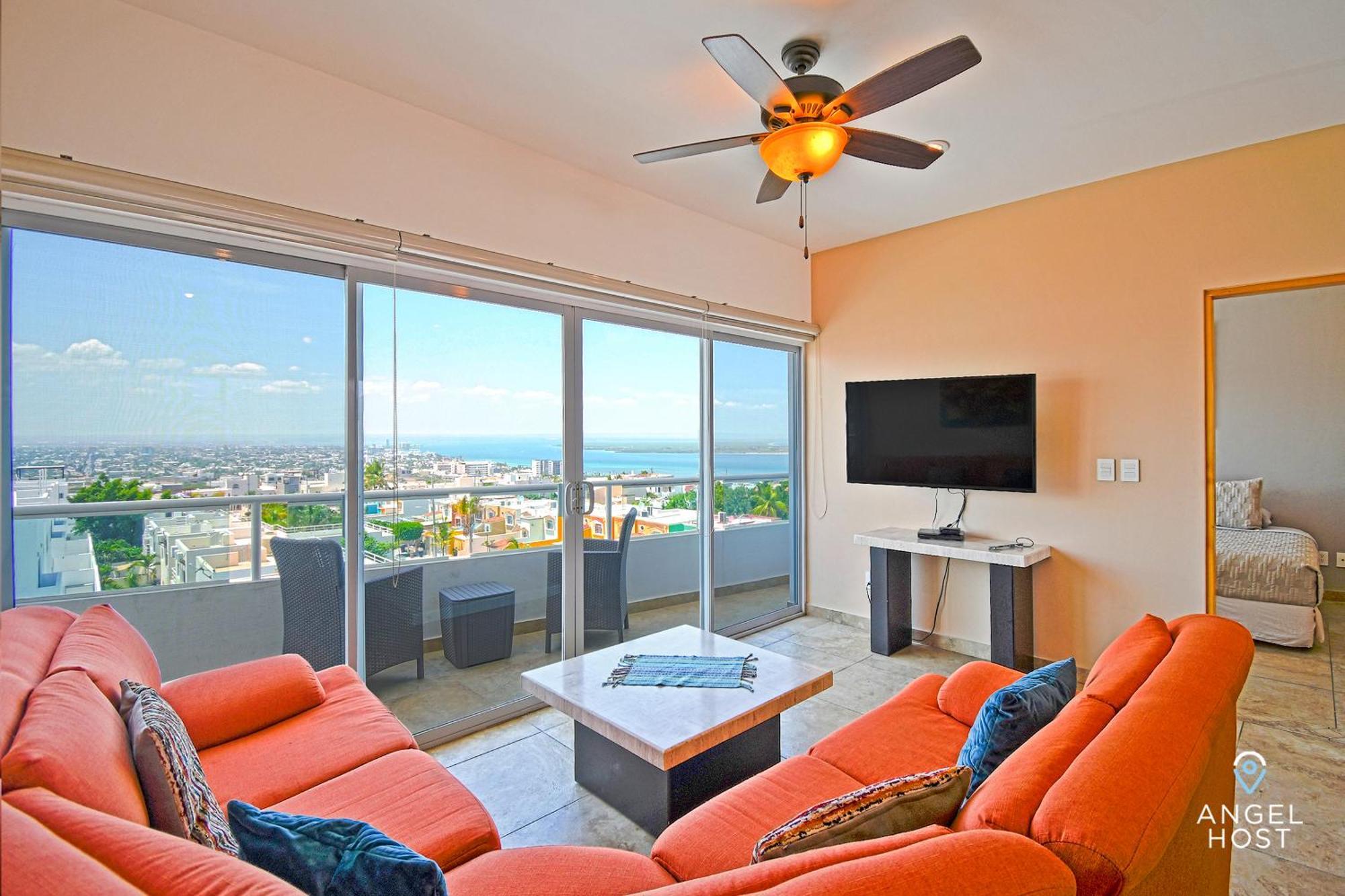 Oceanview Living Space & Balcony With Fiberoptic Wifi! Hébergement de vacances