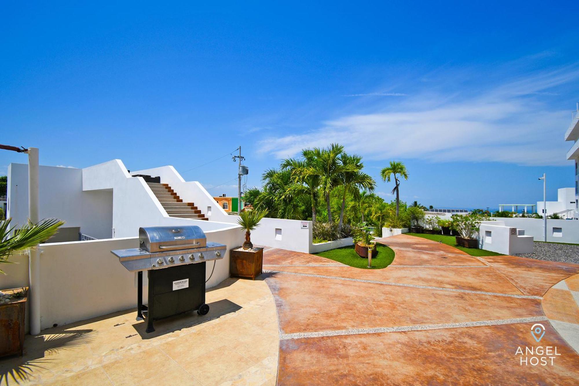 Hébergement de vacances Oceanview Living Space & Balcony With Fiberoptic Wifi!